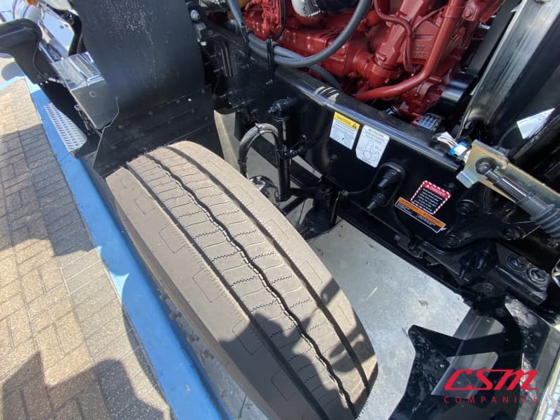 Passenger side front tire tread for this 2027 Mack Pinnacle PI64 (Stock number: VM021227)