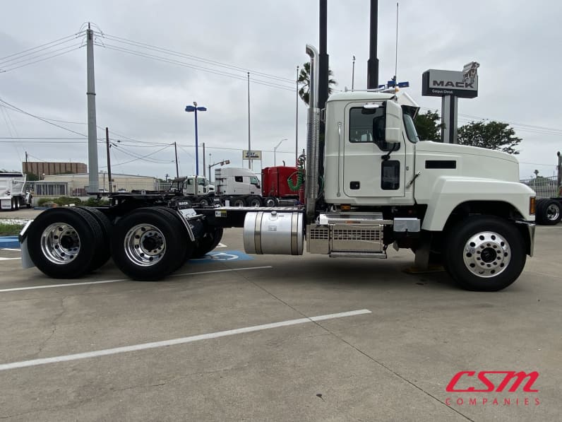 Exterior full passenger side for this 2027 Mack Pinnacle PI64 (Stock number: VM021227)