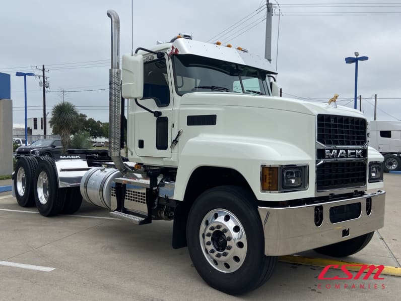 Exterior front passenger side for this 2027 Mack Pinnacle PI64 (Stock number: VM021227)