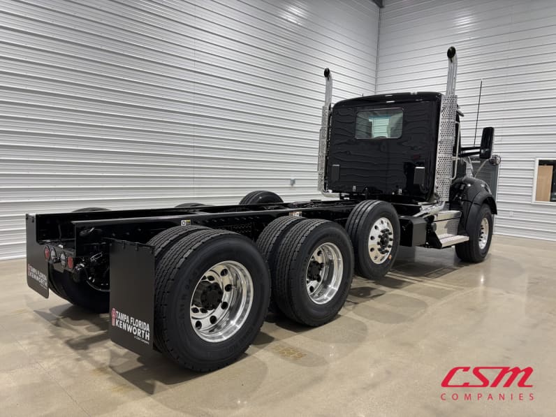 Exterior rear passenger side for this 2027 Kenworth T880 (Stock number: VJ241739)
