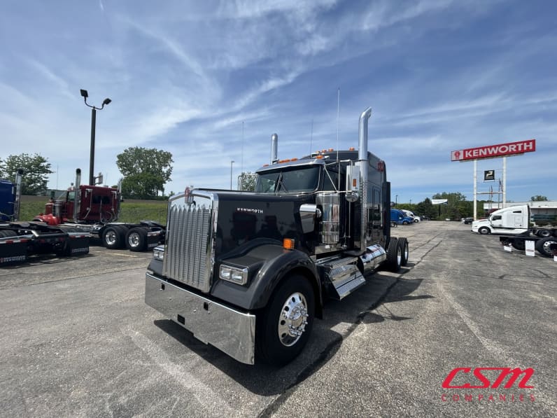 Exterior front drivers side for this 2027 Kenworth W900L (Stock number: VR249845)