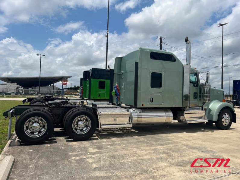 Exterior full passenger side for this 2027 Kenworth W900L (Stock number: VR249790)
