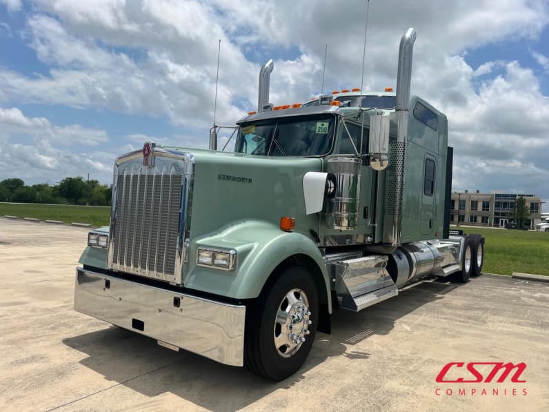 Exterior front drivers side for this 2027 Kenworth W900L (Stock number: VR249790)