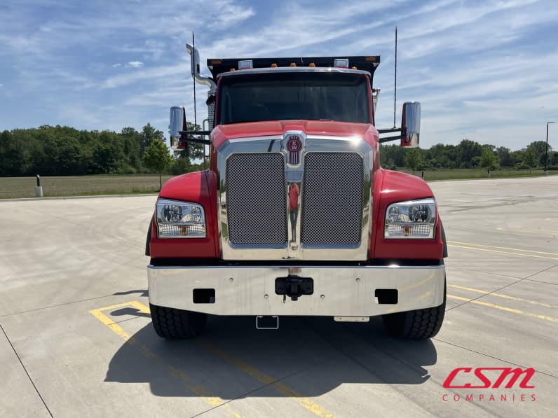 Exterior full front view for this 2026 Kenworth T880S (Stock number: TJ229648)