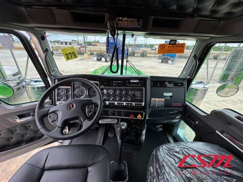Interior cockpit for this 2027 Kenworth W900L (Stock number: VR249789)
