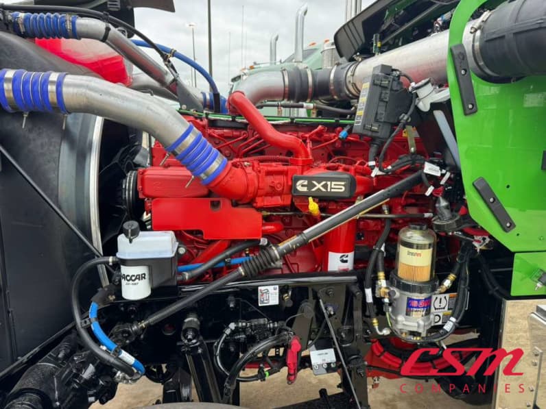 Passenger side engine for this 2027 Kenworth W900L (Stock number: VR249789)