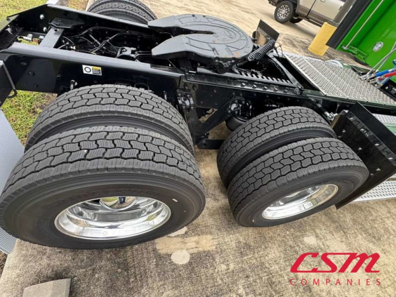 Passenger side rear frame and tire tread for this 2027 Kenworth W900L (Stock number: VR249789)