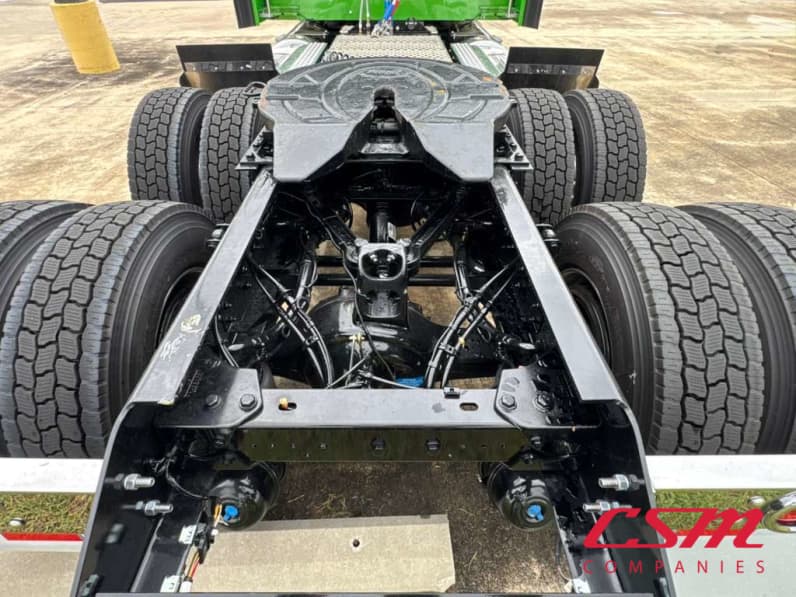 Center rear frame for this 2027 Kenworth W900L (Stock number: VR249789)