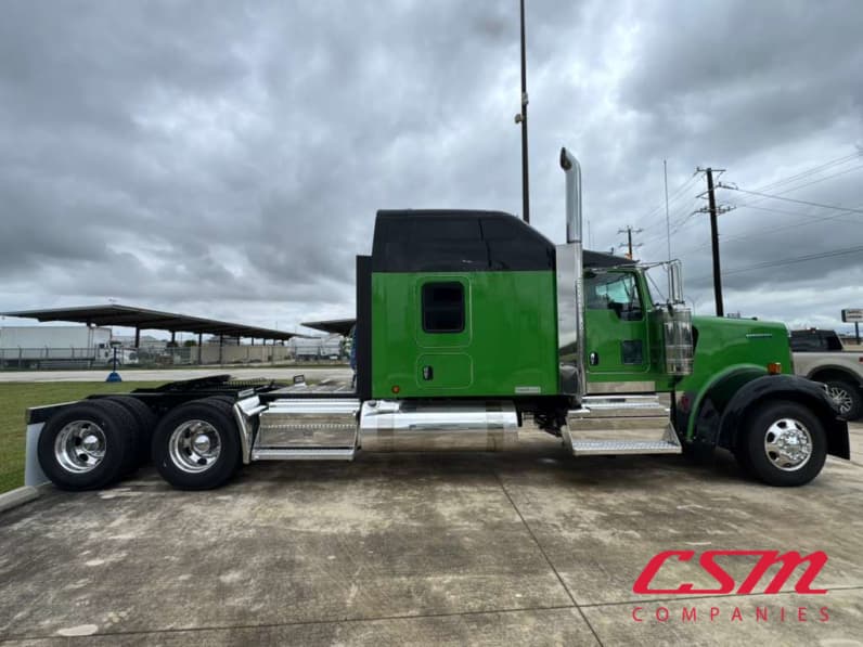 Exterior full passenger side for this 2027 Kenworth W900L (Stock number: VR249789)