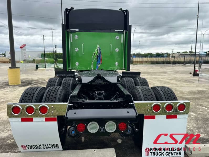Exterior full rear view for this 2027 Kenworth W900L (Stock number: VR249789)