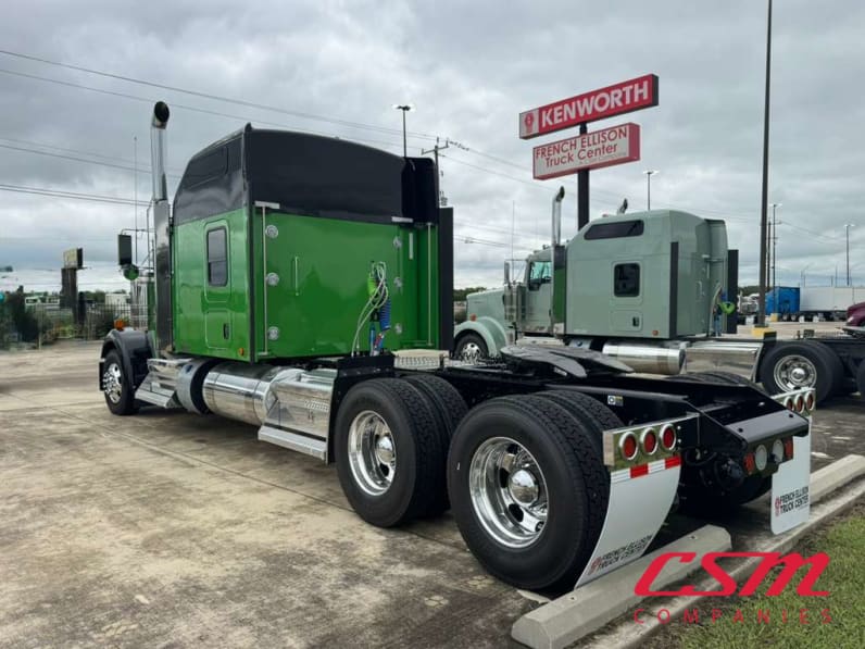 Exterior rear driver side for this 2027 Kenworth W900L (Stock number: VR249789)