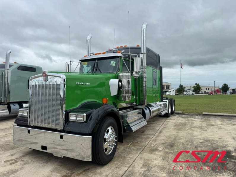 Exterior front drivers side for this 2027 Kenworth W900L (Stock number: VR249789)