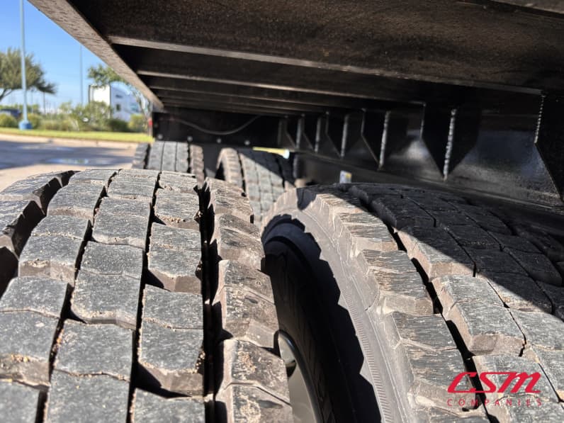 Passenger side rear frame and tire tread for this 2027 Kenworth T480 (Stock number: VJ239775)
