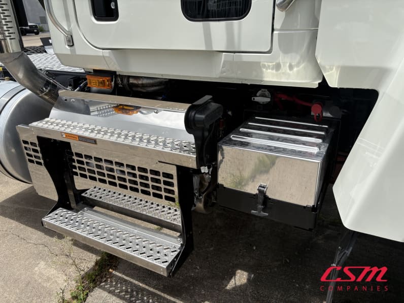 VM021599-2027-Mack-Pinnacle-PI64
