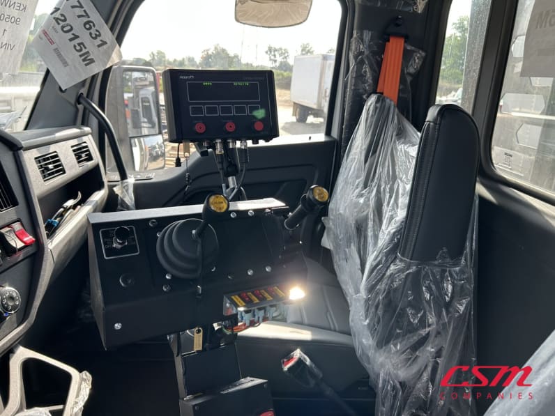 Interior cockpit for this 2025 Kenworth T480 (Stock number: SM177631)