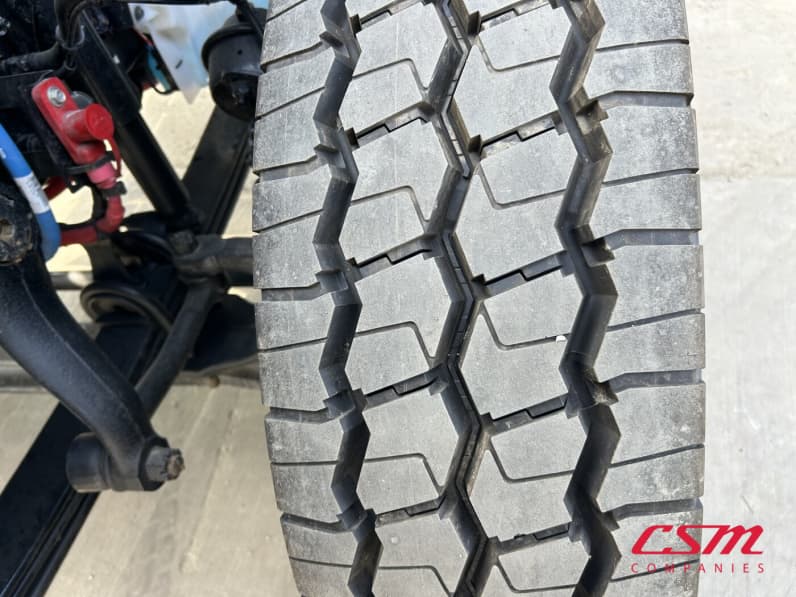 Driver side front tire tread for this 2025 Kenworth T480 (Stock number: SM177622)