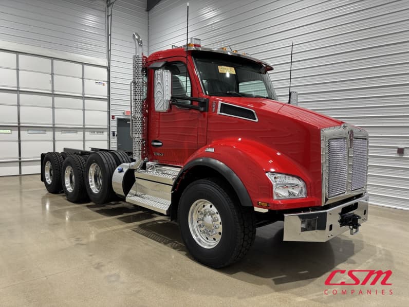 Exterior front passenger side for this 2027 Kenworth T880 (Stock number: VJ249983)