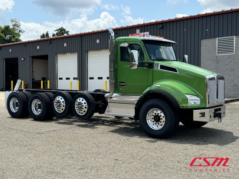 Exterior front passenger side for this 2025 Kenworth T880 (Stock number: SJ169668)