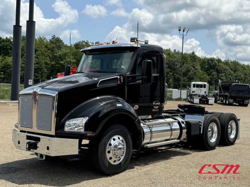 Exterior front drivers side for this 2025 Kenworth T880 (Stock number: SJ169678)