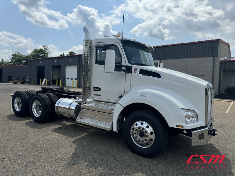 Exterior front passenger side for this 2025 Kenworth T880 (Stock number: SJ169680)