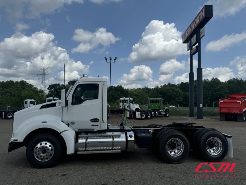 Exterior full driver side for this 2025 Kenworth T880 (Stock number: SJ169680)