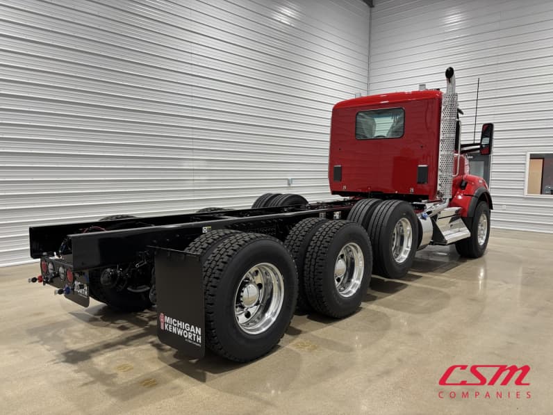 Exterior rear passenger side for this 2027 Kenworth T880 (Stock number: VJ249982)