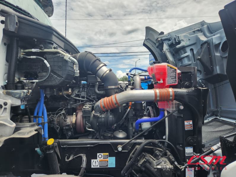 Passenger side engine for this 2026 Kenworth T880 (Stock number: TJ230001)