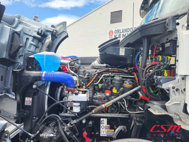 Drivers side engine for this 2026 Kenworth T880 (Stock number: TJ230001)