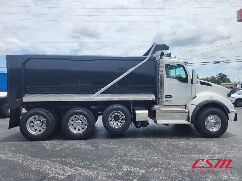 Exterior full passenger side for this 2026 Kenworth T880 (Stock number: TJ230001)