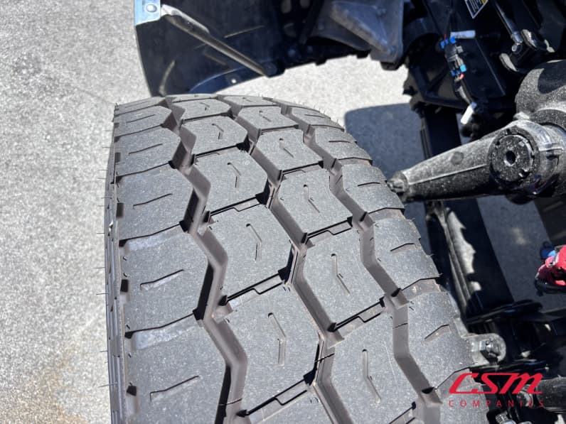 Driver side front tire tread for this 2027 Kenworth T480 (Stock number: VJ240481)