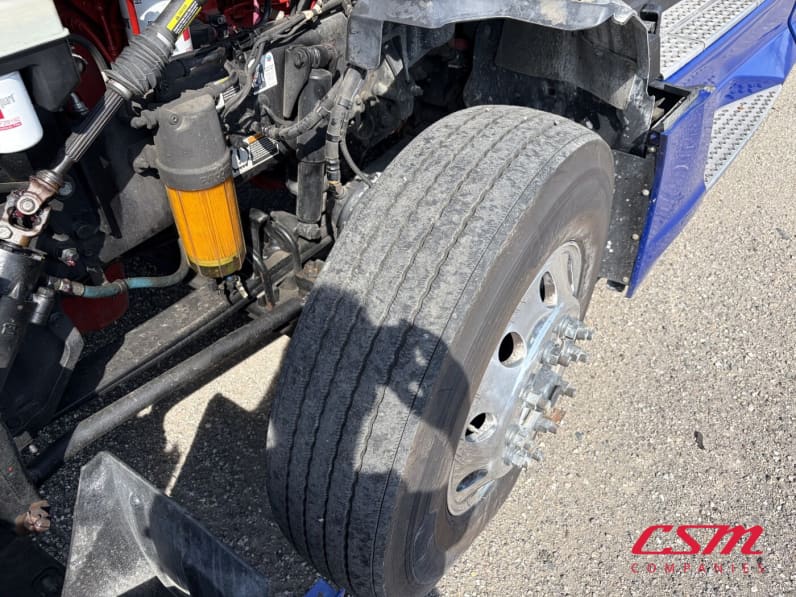 Driver side front tire tread for this 2023 Kenworth T680 (Stock number: UPJ216901)