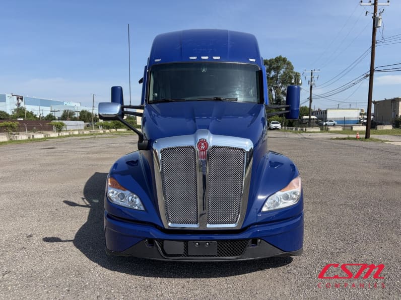 Exterior full front view for this 2023 Kenworth T680 (Stock number: UPJ216901)