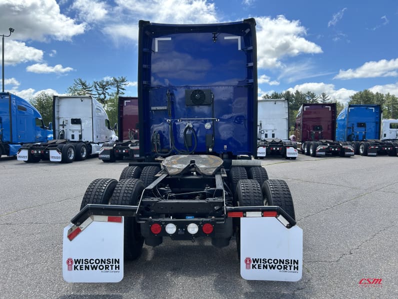 Exterior full rear view for this 2022 Kenworth T680 (Stock number: UNJ467208)