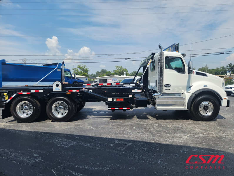 Exterior full passenger side for this 2027 Kenworth T880 (Stock number: VJ250579)