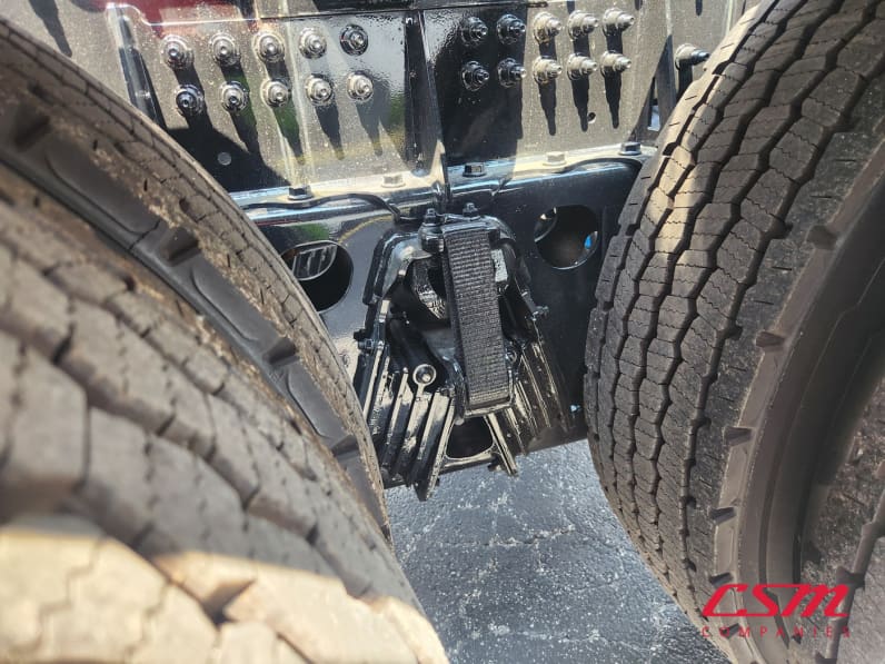 Passenger side rear frame and tire tread for this 2027 Kenworth T880 (Stock number: VJ250579)