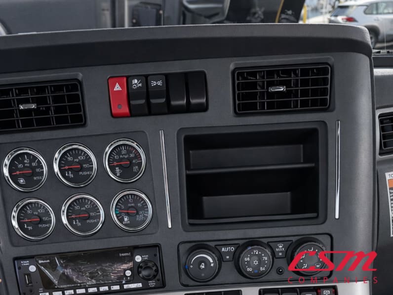 Interior radio and navigation system for this 2026 Kenworth T880 (Stock number: TJ229161)