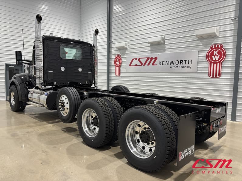 Exterior rear driver side for this 2027 Kenworth W990 (Stock number: VJ266991)