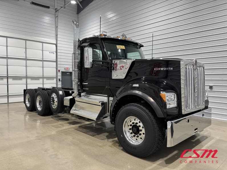 Exterior front passenger side for this 2027 Kenworth W990 (Stock number: VJ266991)