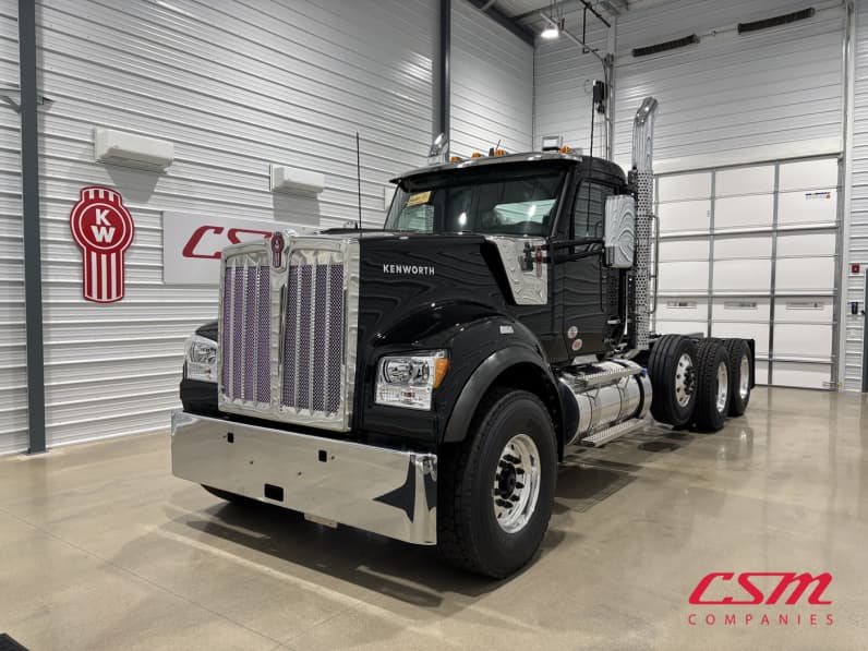 Exterior front drivers side for this 2027 Kenworth W990 (Stock number: VJ266991)