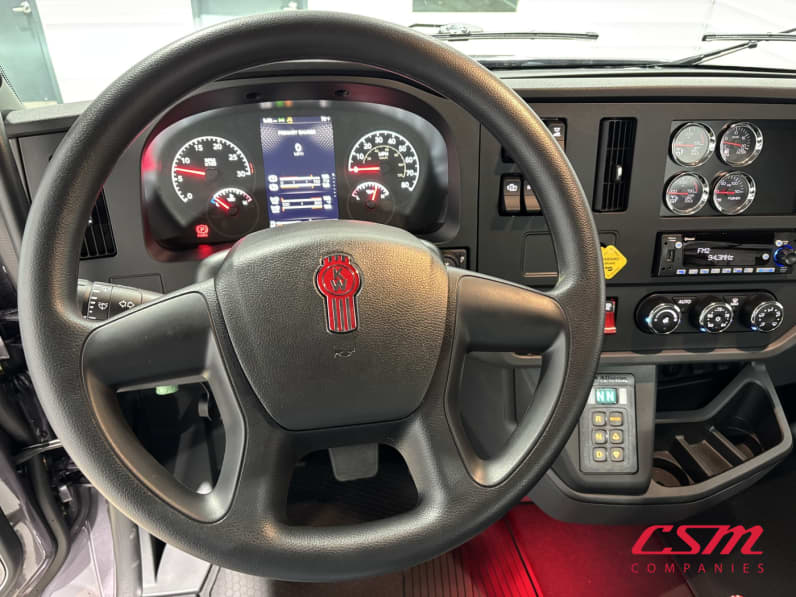 Interior dash for this 2027 Kenworth T480 (Stock number: VJ266988)
