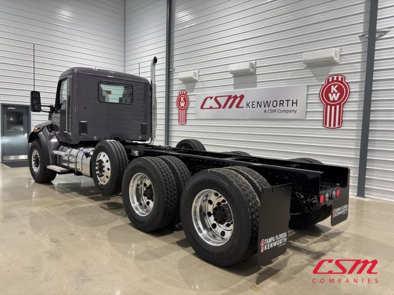 Exterior rear driver side for this 2027 Kenworth T480 (Stock number: VJ266988)