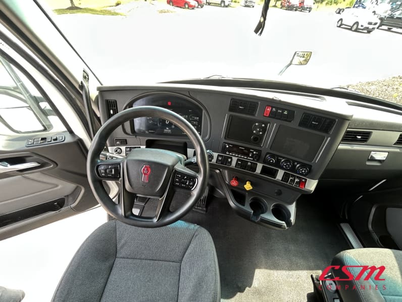 Interior dash for this 2023 Kenworth T680 (Stock number: UPJ216846)
