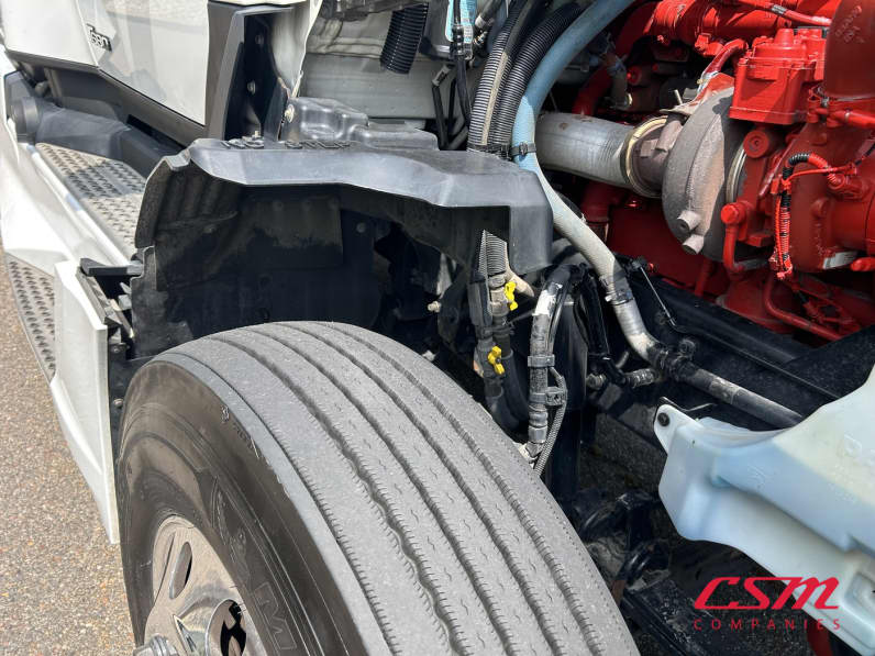 Passenger side front tire tread for this 2023 Kenworth T680 (Stock number: UPJ216846)