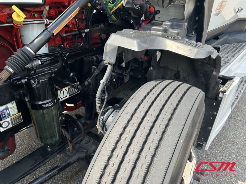 Driver side front tire tread for this 2023 Kenworth T680 (Stock number: UPJ216846)