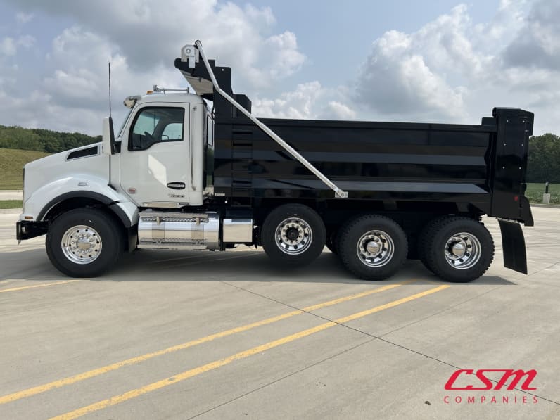 Exterior full driver side for this 2027 Kenworth T880 (Stock number: VR241915)