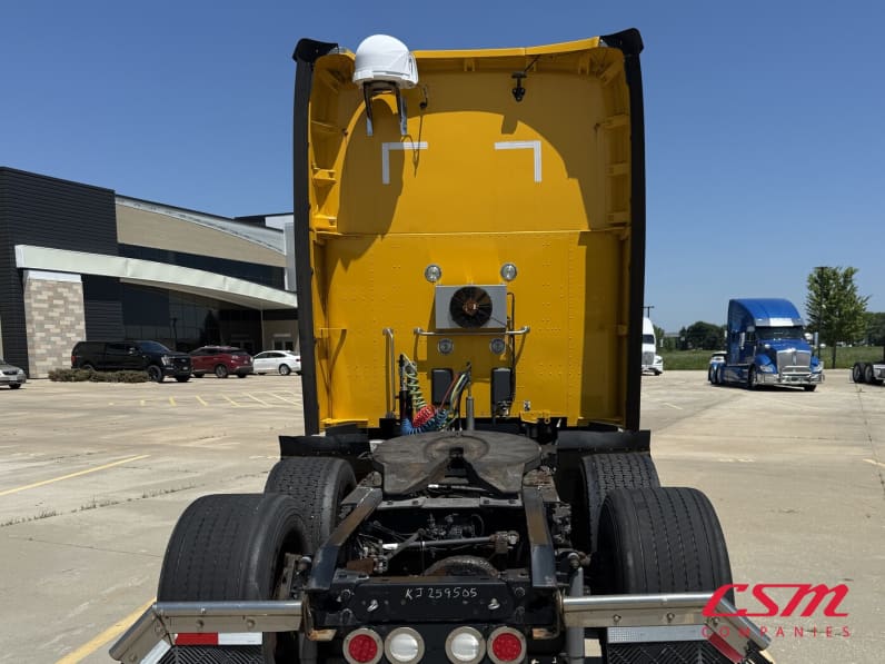 Exterior full rear view for this 2019 Kenworth T680 (Stock number: UKJ259505)