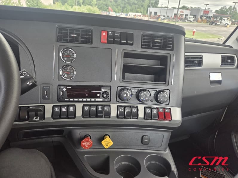 Interior cockpit for this 2025 Kenworth T880 (Stock number: SJ169673)