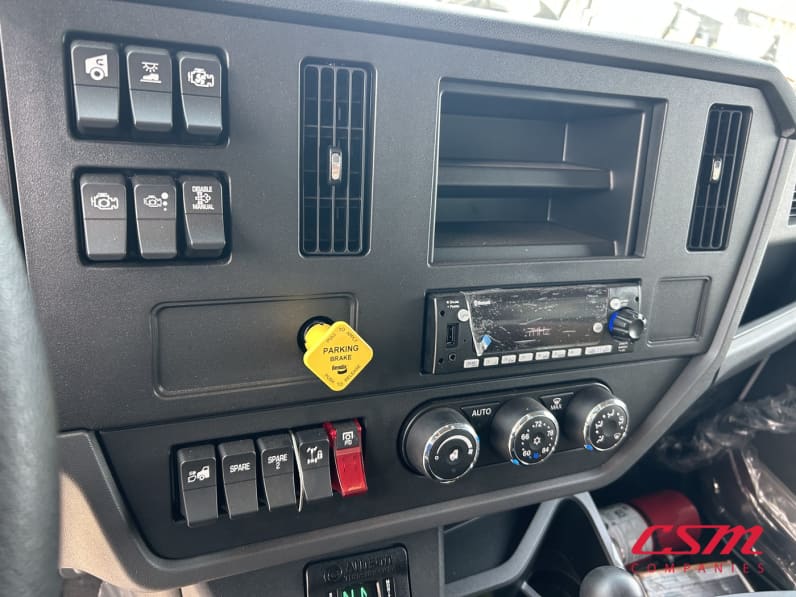 Interior radio and navigation system for this 2026 Kenworth T480 (Stock number: TM223818)