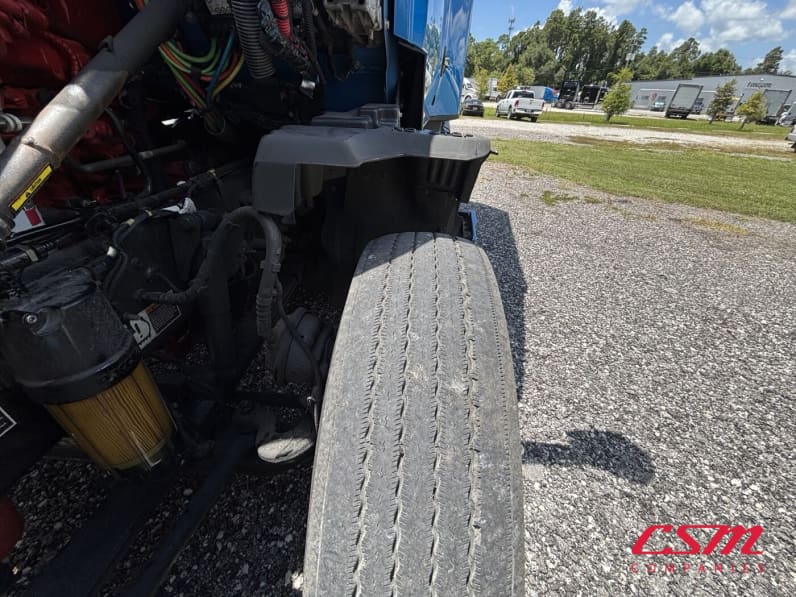Driver side front tire tread for this 2023 Kenworth T680 (Stock number: UPJ216851)