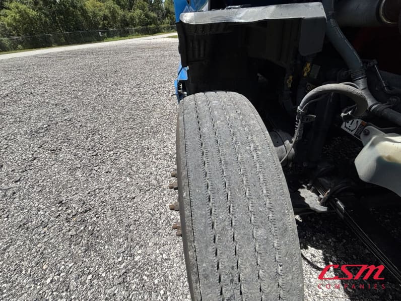 Passenger side front tire tread for this 2023 Kenworth T680 (Stock number: UPJ216851)